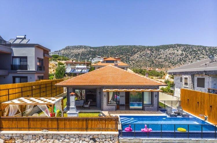 Villa Noble دمرة المظهر الخارجي الصورة